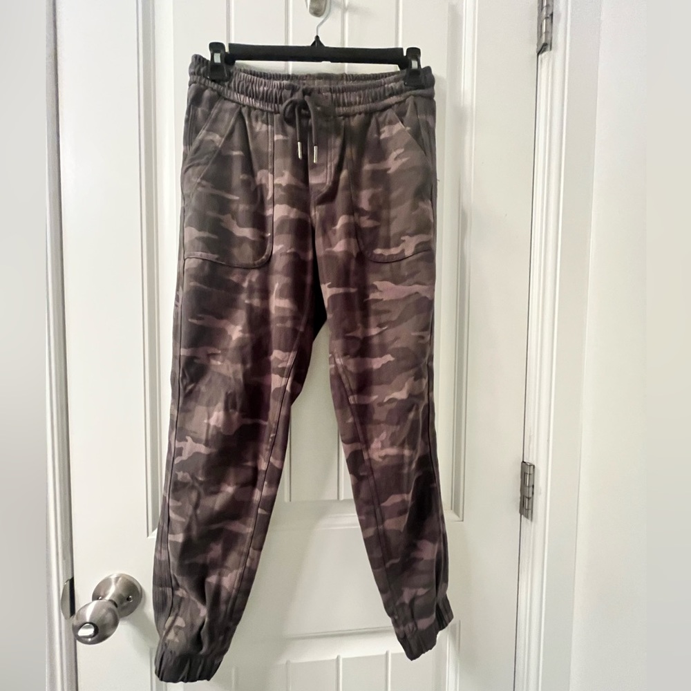 Athleta camo Farron jogger pants - like new.
